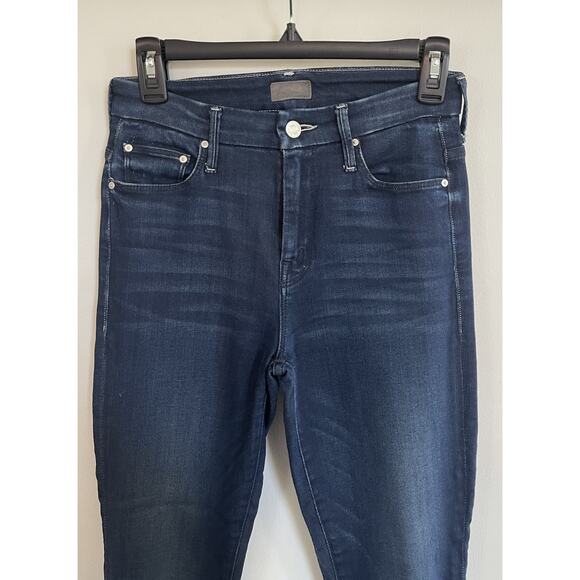 NEW‎ MOTHER High Waisted Looker Ankle Fray Dark Wash Jeans Tongue and Chic Sz 25 - Picture 3 of 7